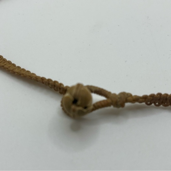 Handmade macrame necklace with an Agate stone pendant and olive wood beads. - Picture 5 of 5